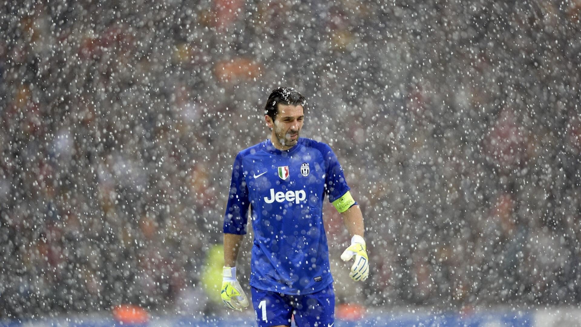 欧冠八强战火重燃，豪门对决引爆欧洲足坛